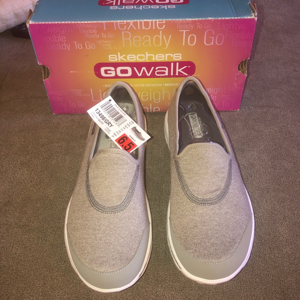 NWT Sketchers go walk size 6 1/2 shoes